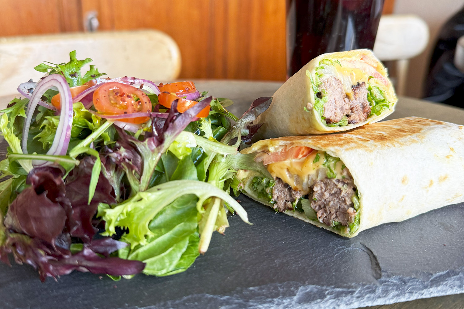 Momo Cheeseburger